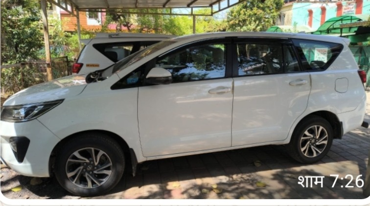 Toyota Innova — front side